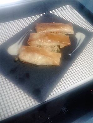 Salmonetes rellenos anchoa mozzarella pasta filo
