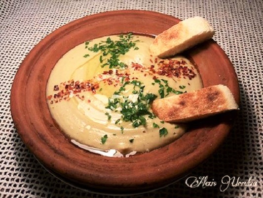 Hummus al estilo libanés