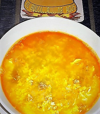 Sopa de pollo con chorizo