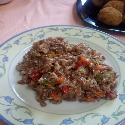 arroz rojo con verduras
