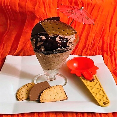helado de galletas y chocolate