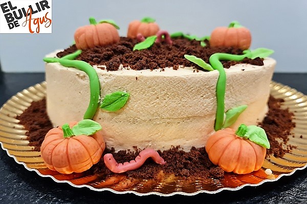 tarta pinata rellena de chuches y dulces para Halloween